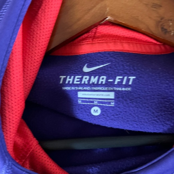 Women’s Nike Hoodie therma-fit size medium Purple Like New - Picture 2 of 3